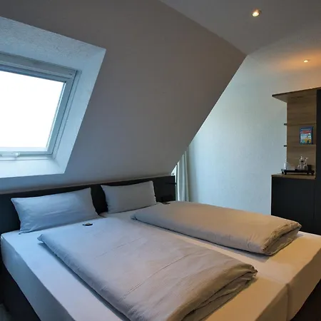 Meerzeit Strandhotel Neuharlingersiel Exterior foto